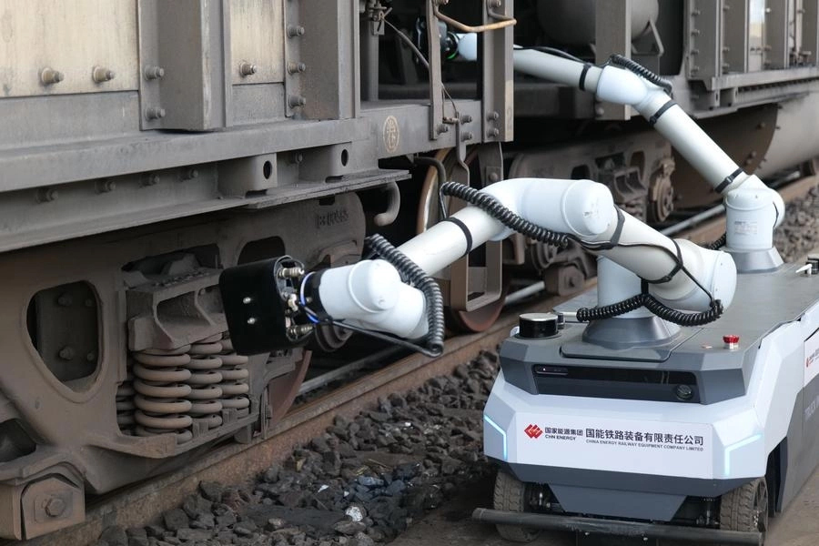 Trung Quốc triển khai robot kiểm tra tàu hỏa thông minh