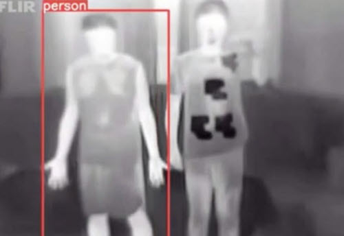 Áo choàng tàng hình 'che mắt' camera an ninh