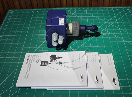 Inductive Conductivity/ Concentration and Temperature Transmitter with Switching Contacts JUMO CTI-500