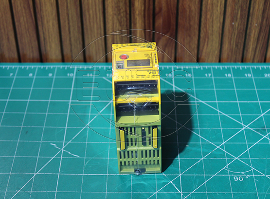 Code: 772100 PNOZ m B0Configurable safe small controllers