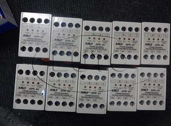 Three-phase voltage phase order protection relay
