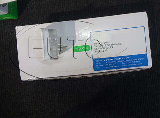 Phích cắm 3 chấu