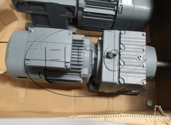 Helical gearmotor R67 DRS90M4BE2