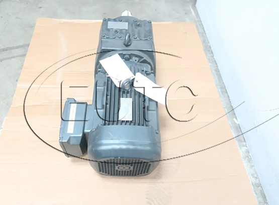 Helical gearmotor R87 DRN132M4